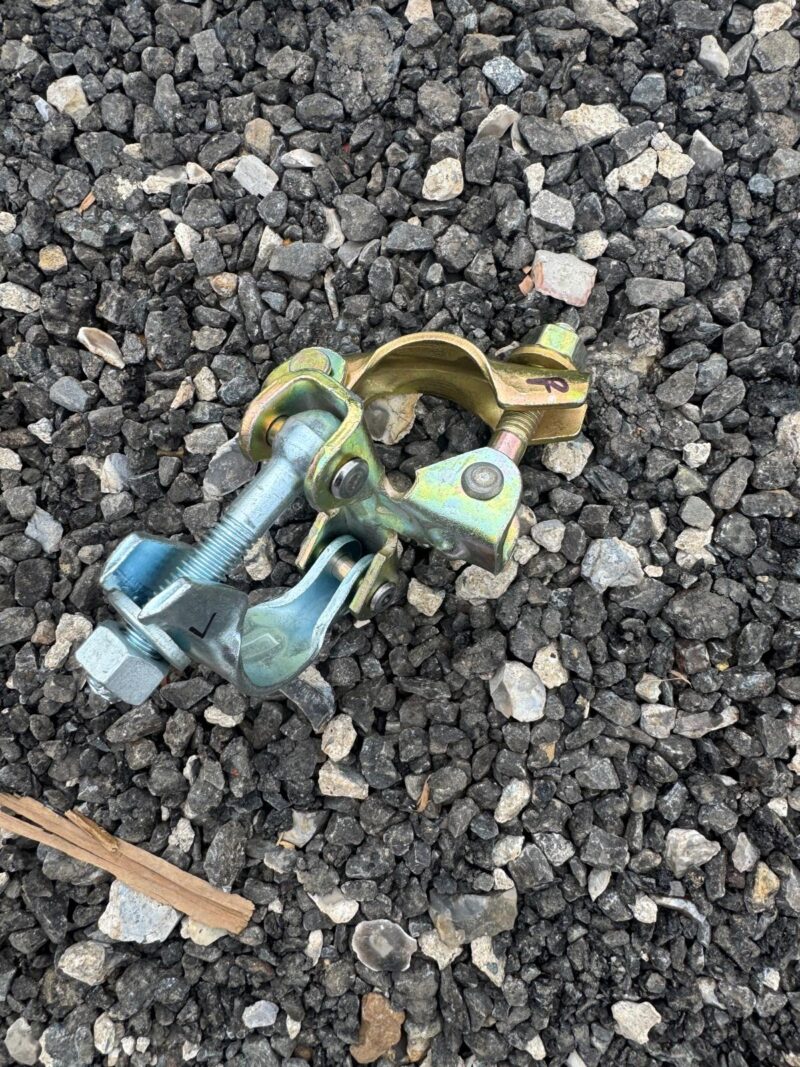 Side view of drop forged prop to tube double coupler