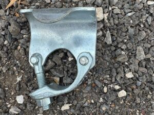 Drop forged putlog coupler
