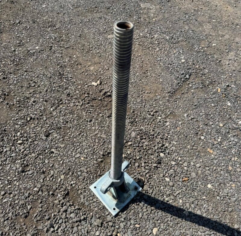 Swivel base jack