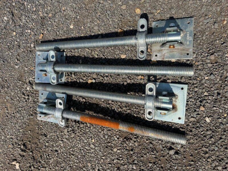 Swivel jack scaffold