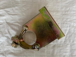 Clamp to secure scaffold ladders