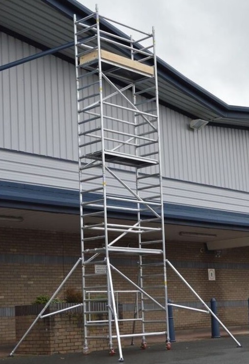 Mobile aluminium scaffold tower placed on public pavement requiring a pavement licence in the UK