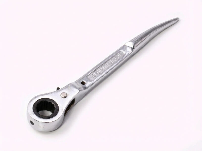 Professional reversible ratchet podger spanner for scaffolding, with 19mm and 21mm bi-hex sockets, tapered handle for bolt alignment, and flick-switch ratchet mechanism